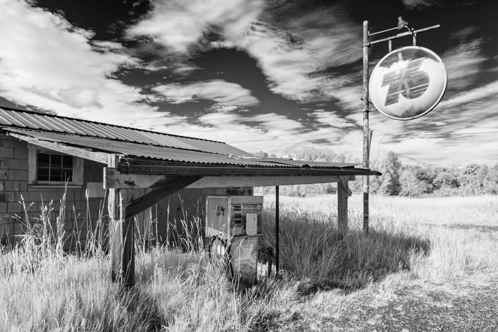 IMG 8844BW Roadside Gas Station Skokomish Valley, WA 1920x1280